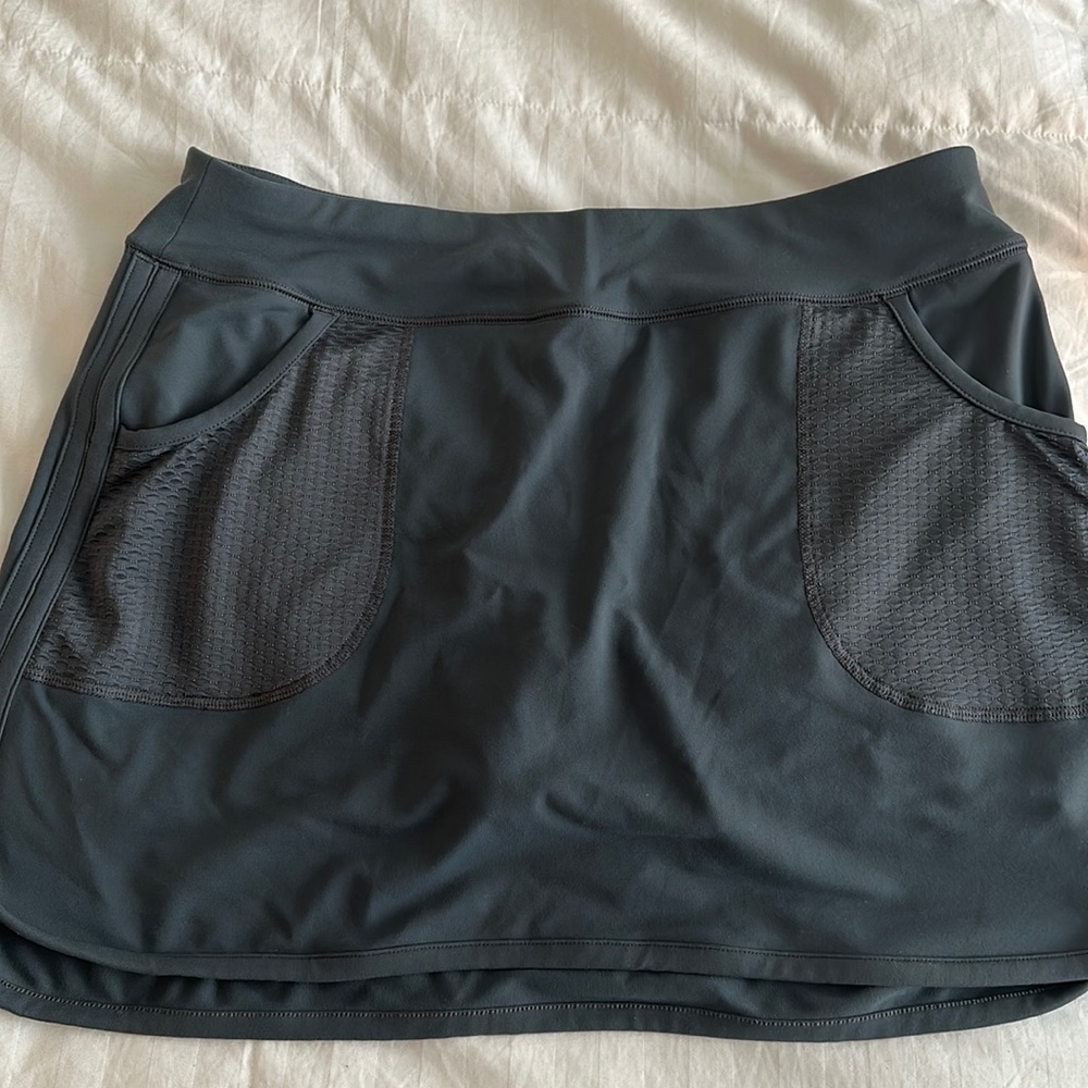 Calia by Carrie Underwood, Grey running skirt, 15” length